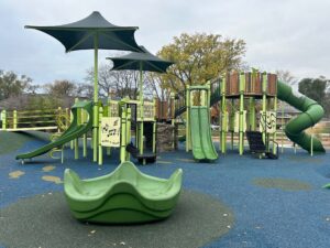 Maine Park in Park Ridge